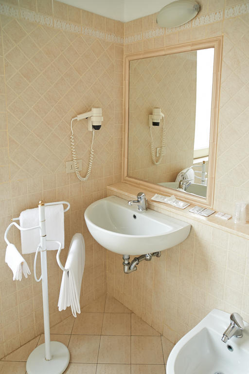 Hotel Cavallotti & Giotto Montecatini Terme Habitación foto