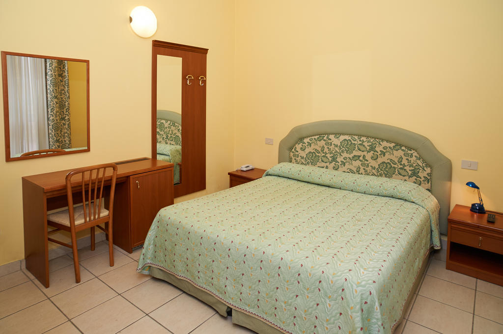 Hotel Cavallotti & Giotto Montecatini Terme Habitación foto